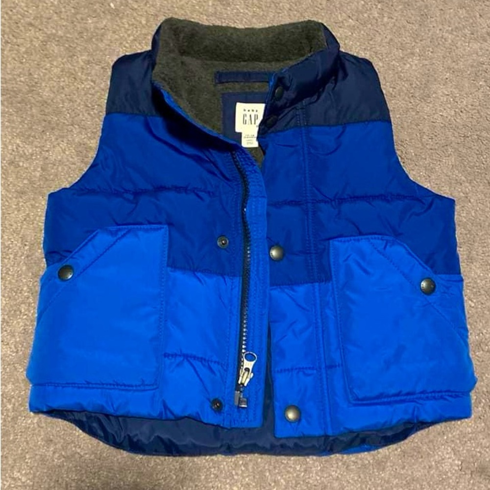 Baby Gap 12-18 months color block puffer vest w/fleece lining. Like brand new!!